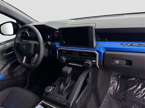 Certified 2025 Toyota Tacoma TRD Off-Road image 27