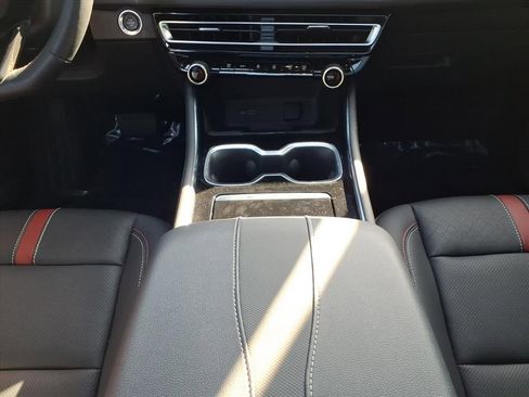 Used 2024 Chevrolet Traverse RS image 16