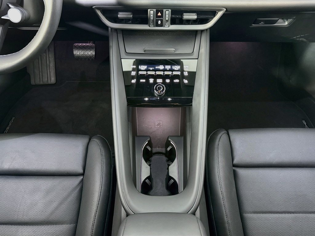 Certified 2026 Porsche Macan Electric RWD image 16