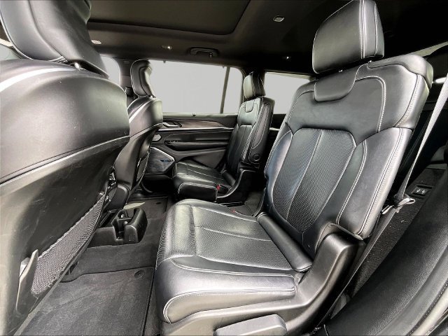 Used 2021 Jeep Grand Cherokee L Overland w/ Luxury Tech Group IV AWD/4WD image 15