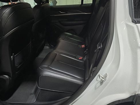 Used 2024 Jeep Grand Cherokee Limited image 22