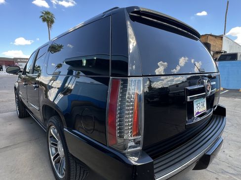 Used 2013 Cadillac Escalade ESV Premium AWD/4WD image 6
