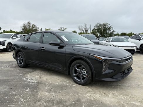 New 2025 Kia K4 LXS image 2