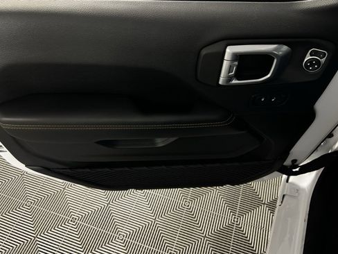 Used 2024 Jeep Wrangler Unlimited Sahara w/ Technology Group image 29