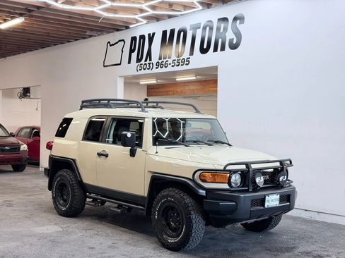 Used 2010 Toyota FJ Cruiser 4WD image 1