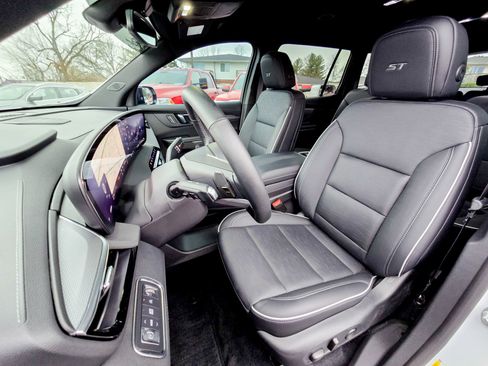 Used 2025 Buick Enclave Sport Touring image 29