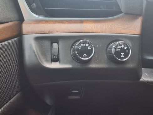 Used 2020 Cadillac Escalade Premium Luxury AWD/4WD image 16