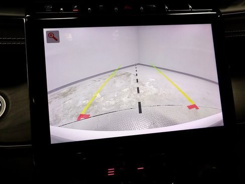 Used 2022 Jeep Grand Cherokee Overland w/ Luxury Tech Group IV image 2