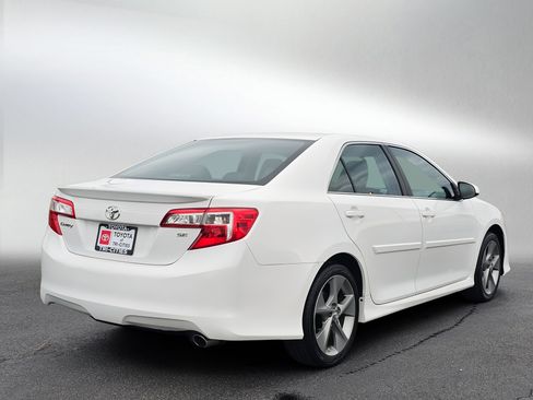 Used 2014 Toyota Camry SE image 5