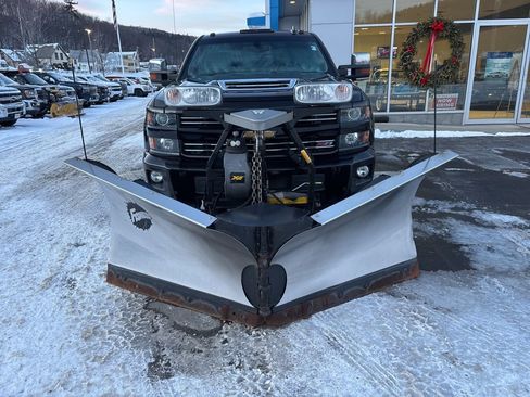 Used 2017 Chevrolet Silverado 2500 LT w/ Custom Sport Edition image 8