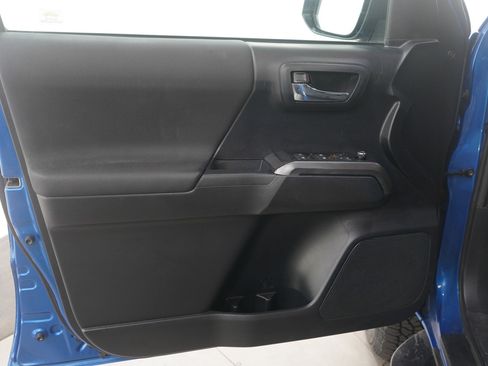 Used 2018 Toyota Tacoma TRD Sport image 22