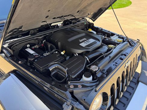 Used 2012 Jeep Wrangler Sahara w/ Connectivity Group AWD/4WD image 21