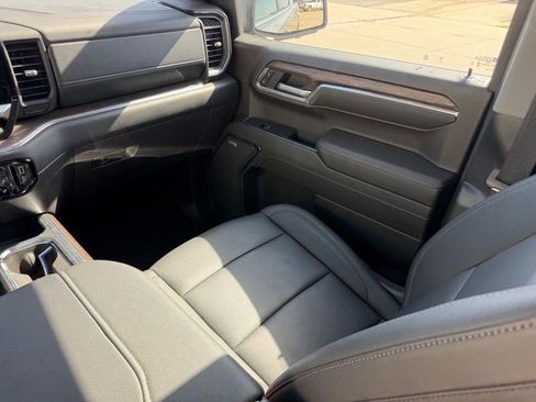 Used 2024 GMC Sierra 1500 SLT w/ SLT Premium Plus Package AWD/4WD image 16