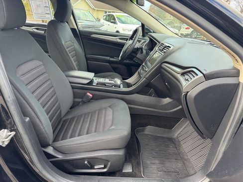 Used 2018 Ford Fusion SE w/ Fusion SE Technology Package image 5