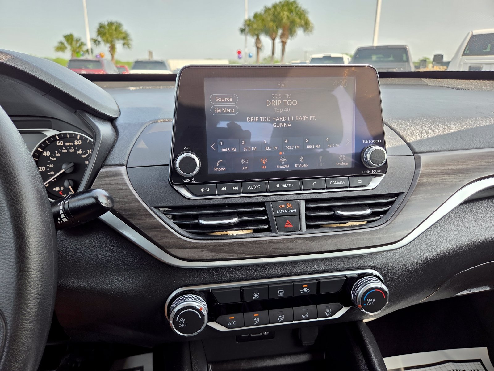 Used 2025 Nissan Altima 2.5 SV FWD image 36