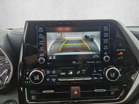 Used 2022 Toyota Highlander Limited FWD image 14