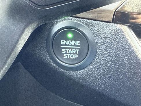 Used 2020 Ford Escape Titanium image 28