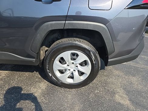 Used 2024 Toyota RAV4 LE AWD/4WD image 4