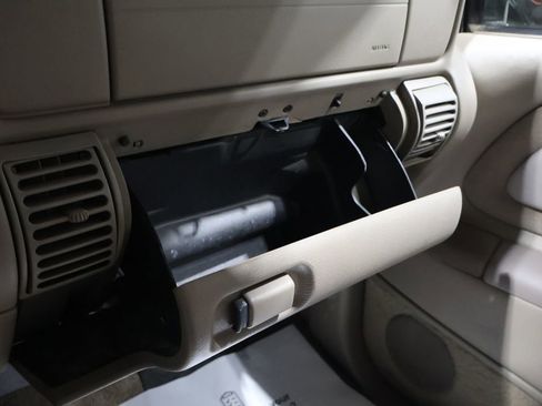 Used 1999 GMC Suburban 4WD w/ Marketing Opt Pkg 3 image 26