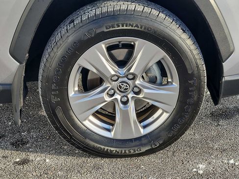 Used 2022 Toyota RAV4 XLE image 8