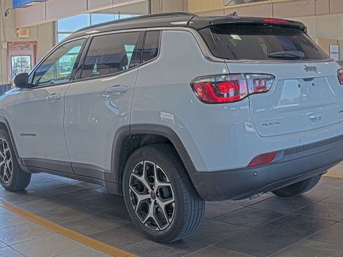 Used 2025 Jeep Compass Limited image 4