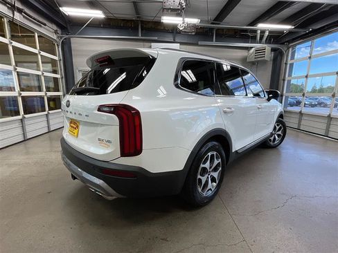 Used 2020 Kia Telluride EX w/ Towing Package FWD image 5