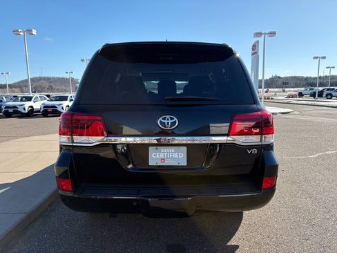Certified 2016 Toyota Land Cruiser image 4