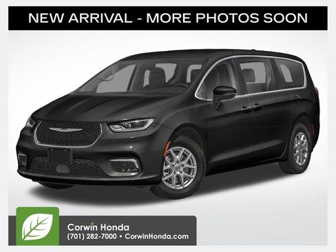 Used 2024 Chrysler Pacifica Touring-L FWD image 1