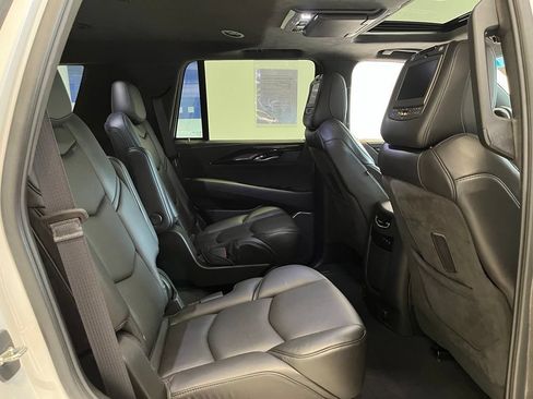 Used 2019 Cadillac Escalade Platinum AWD/4WD image 29