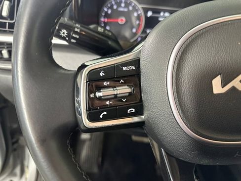 Used 2023 Kia Sorento S image 15