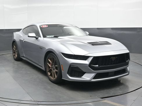 Used 2025 Ford Mustang GT Premium RWD image 4