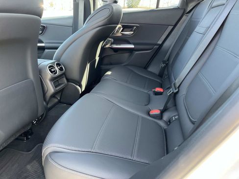 Used 2025 Mercedes-Benz GLC 300 image 16