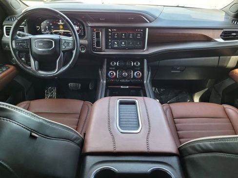 Used 2023 GMC Yukon XL Denali Ultimate image 11