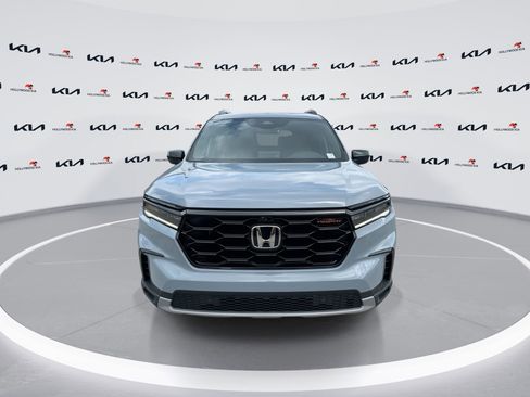 Used 2025 Honda Pilot TrailSport image 3