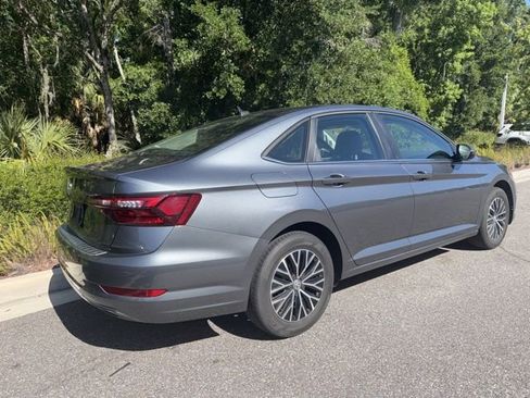 Used 2020 Volkswagen Jetta SE FWD image 2