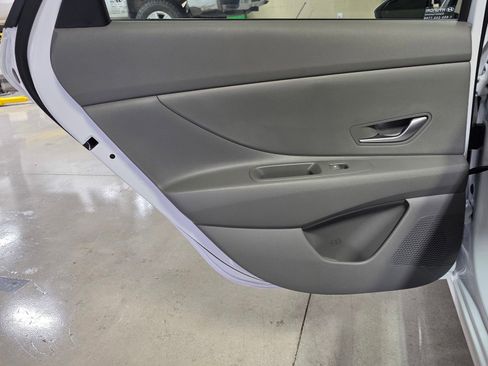 Certified 2025 Hyundai Elantra SE FWD image 13