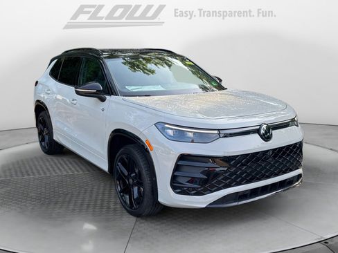 New 2025 Volkswagen Tiguan SE R-Line image 1