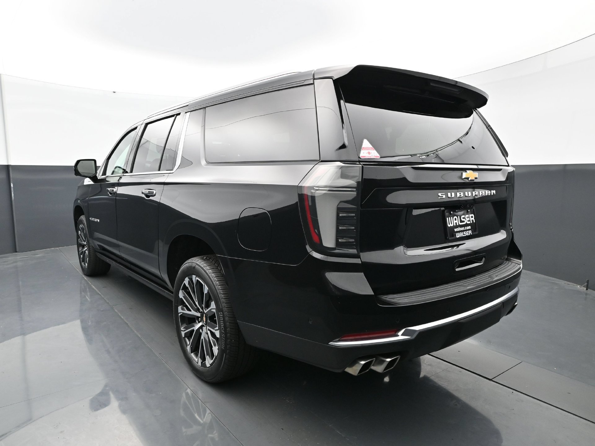 Used 2025 Chevrolet Suburban High Country AWD/4WD image 4