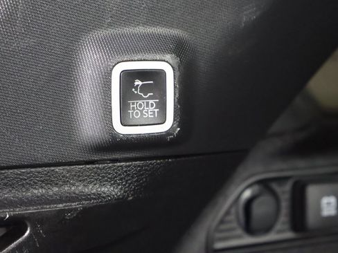 Used 2024 Jeep Grand Cherokee Altitude image 18