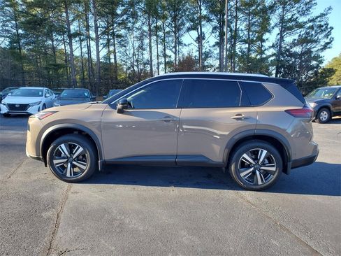 Certified 2025 Nissan Rogue SL w/ SL Premium Package image 9