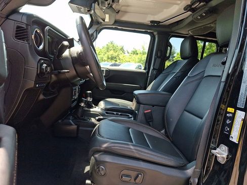 Used 2024 Jeep Wrangler Unlimited Sahara w/ Technology Group AWD/4WD image 8