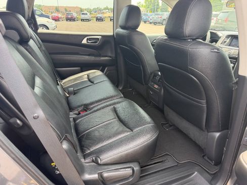 Used 2020 Nissan Pathfinder S AWD/4WD image 15