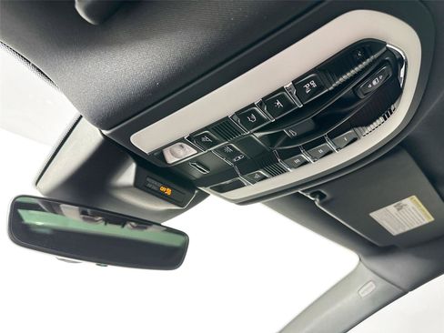 Certified 2026 Porsche Macan AWD/4WD image 25