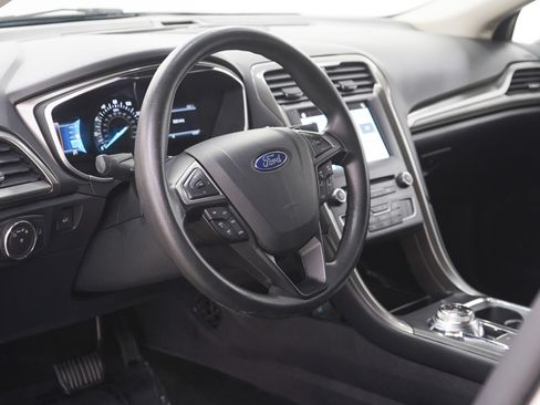 Used 2017 Ford Fusion SE w/ Fusion SE Technology Package image 22