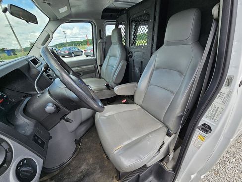 Used 2011 Ford E-150 and Econoline 150 w/ Commercial Cargo Van Pkg RWD image 15