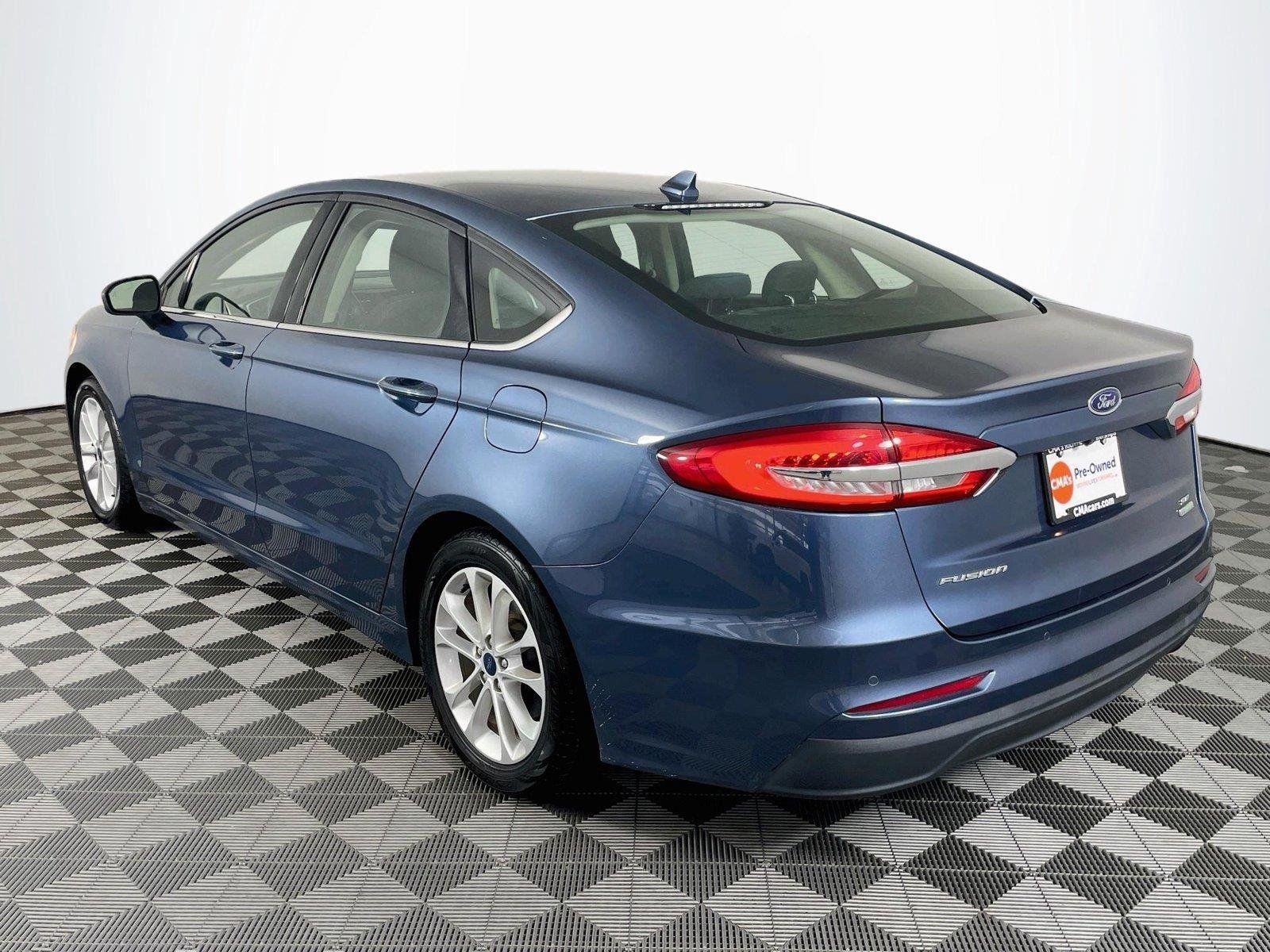 Used 2019 Ford Fusion SE FWD image 6