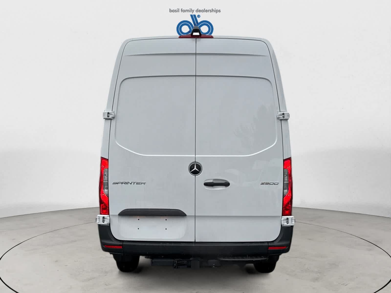 Used 2025 Mercedes-Benz Sprinter 2500 image 4