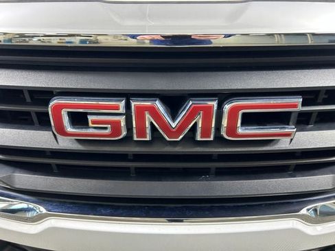 Used 2024 GMC Terrain SLE w/ Driver Convenience Package FWD image 10