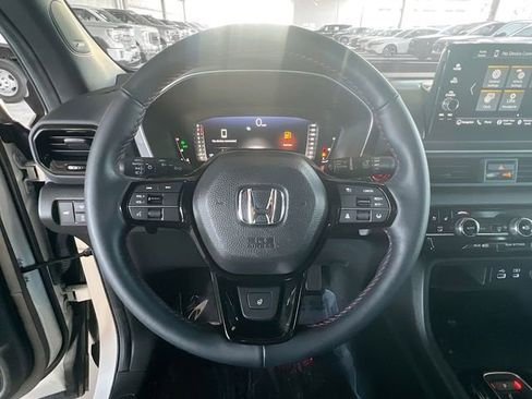 Used 2025 Honda Pilot Black Edition image 16