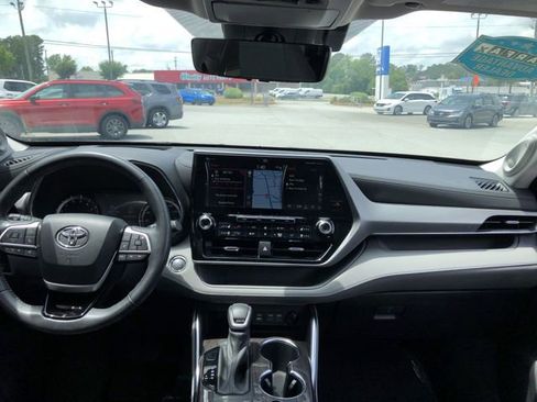Used 2022 Toyota Highlander Platinum AWD/4WD image 18